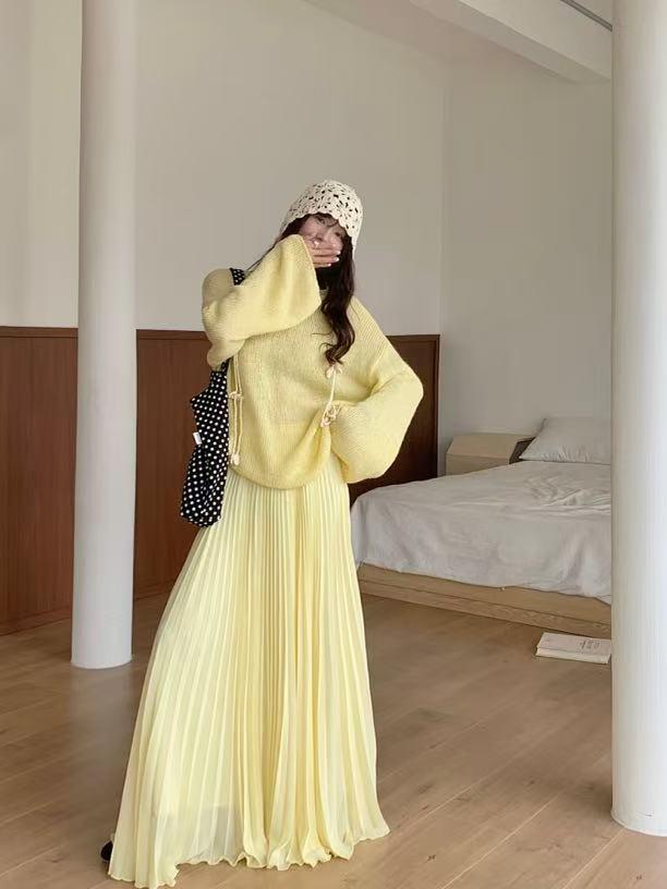 Irregular pleated skirt