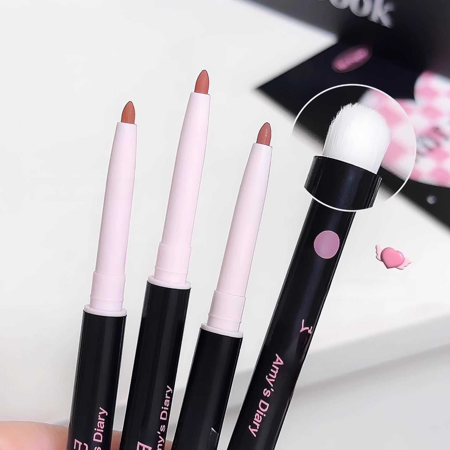 Double-ended lip liner